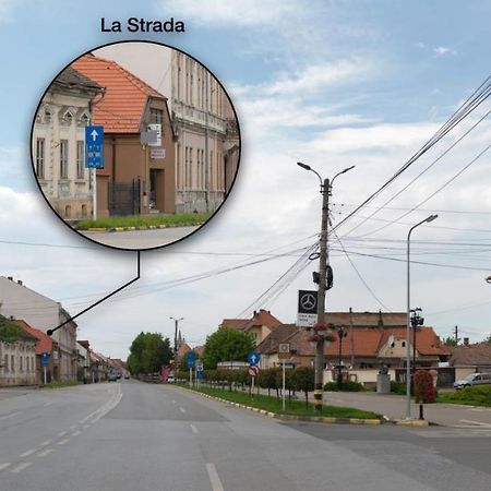 La Strada Apartment Sebes  Bagian luar foto